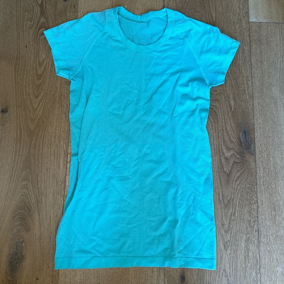 Turquoise lulu lemon top - Picture 1 of 3